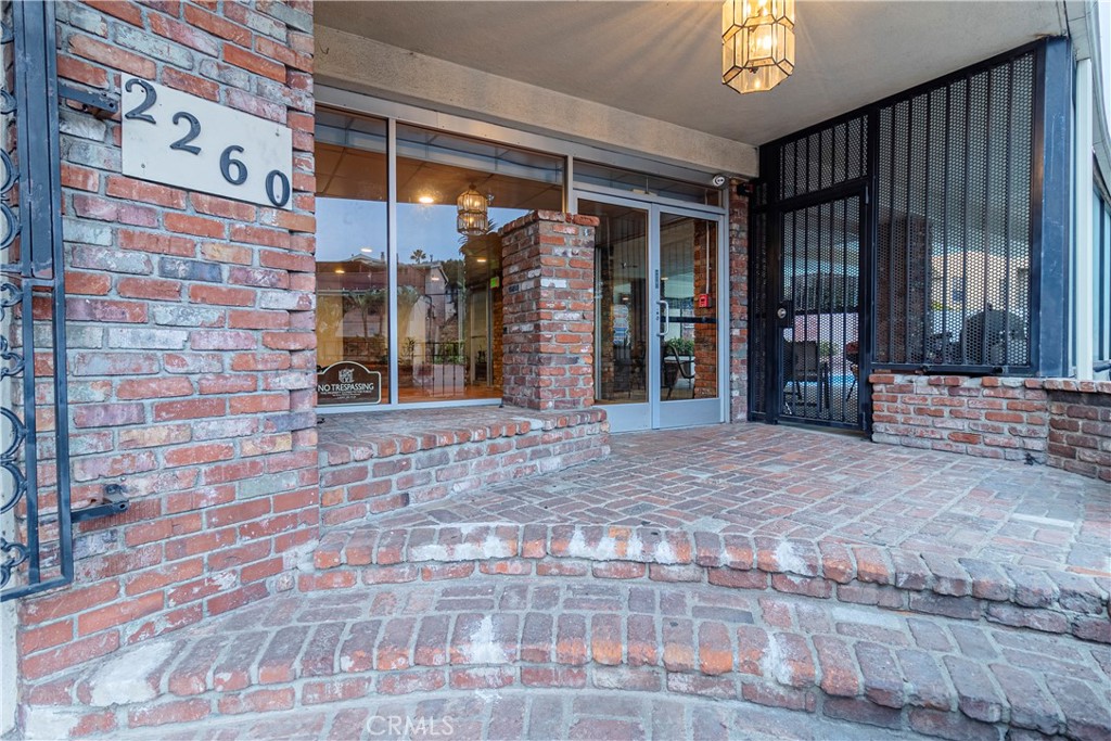 2260 N Cahuenga Boulevard #106