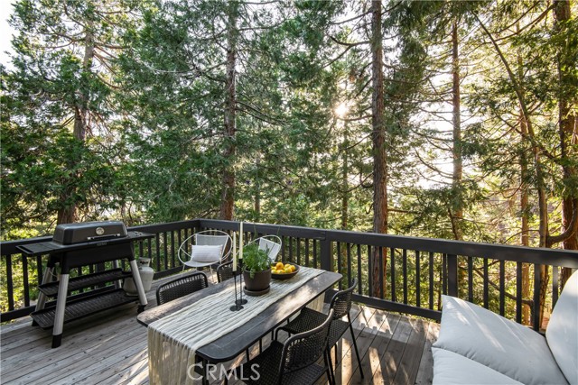 Detail Gallery Image 8 of 29 For 399 Rainier Rd, Lake Arrowhead,  CA 92352 - 3 Beds | 3 Baths