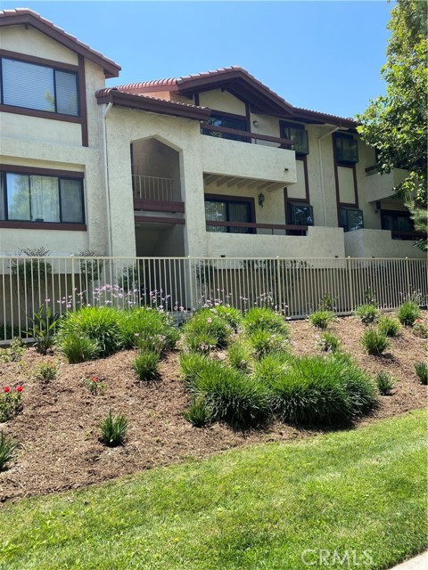 27979 Sarabande Lane, Canyon Country CA: https://media.crmls.org/medias/132605bb-cf65-4a4c-8f1a-cd35352a22a7.jpg