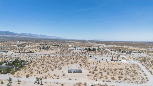 Detail Gallery Image 4 of 38 For 13130 Silver Rock Rd, Pinon Hills,  CA 92372 - 4 Beds | 2 Baths
