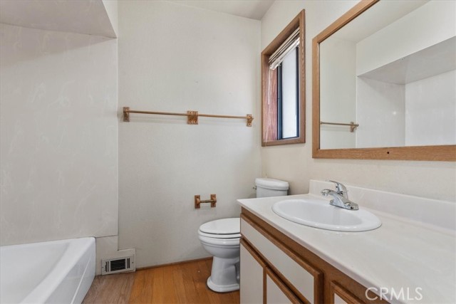 18510 Santa Fe Avenue, San Bernardino CA: https://media.crmls.org/medias/13268e8c-ad65-4d97-a6ba-7b6d9e5796ef.jpg