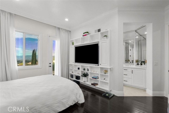 3724 Winford Drive, Tarzana CA: https://media.crmls.org/medias/1326c2b8-18ac-4f45-b04d-9f8d154a9eed.jpg