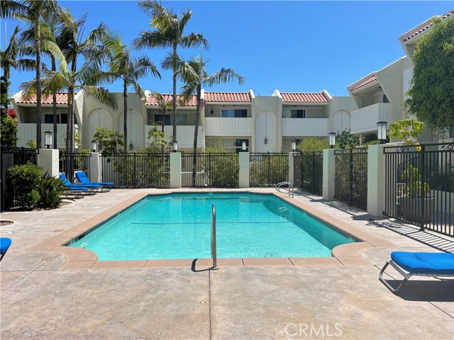 207 Valley Drive, Hermosa Beach, California 90254, 3 Bedrooms Bedrooms, ,2 BathroomsBathrooms,Residential,Sold,Valley,SB23225645