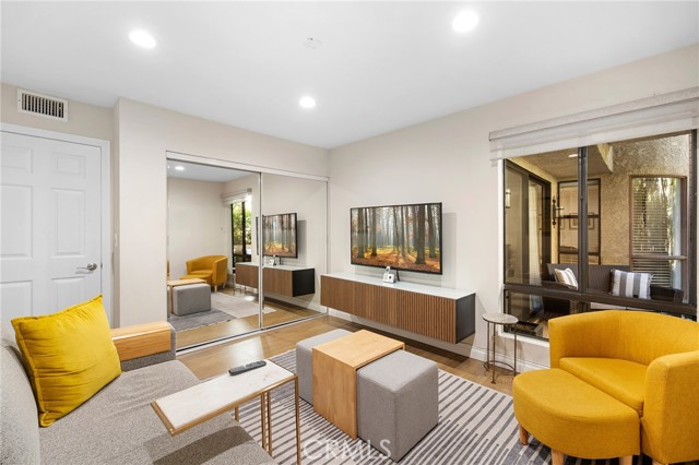 236 N Louise Street, Glendale CA: https://media.crmls.org/medias/1328d92c-2227-4555-8e8b-63341a79fe22.jpg