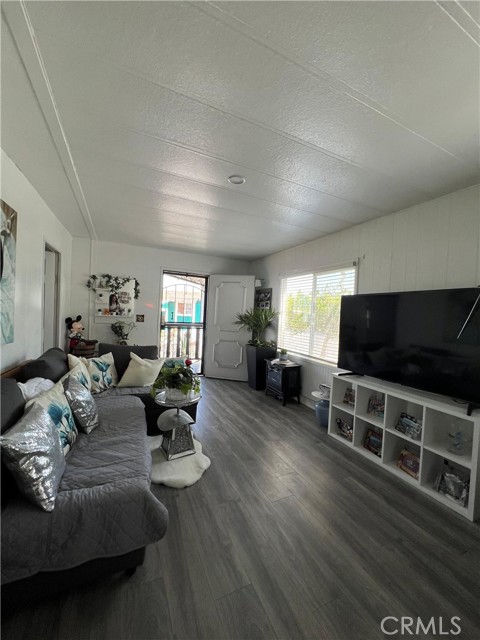 518 Sullivan, Santa Ana CA: https://media.crmls.org/medias/13291683-2e80-4b19-9c2e-6ec5c9894142.jpg