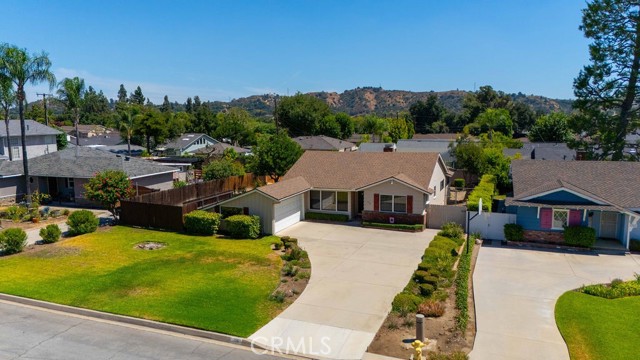 750 E Mountain View Avenue, Glendora CA: https://media.crmls.org/medias/1329f775-9424-42a9-bb96-f869d79a6ce2.jpg