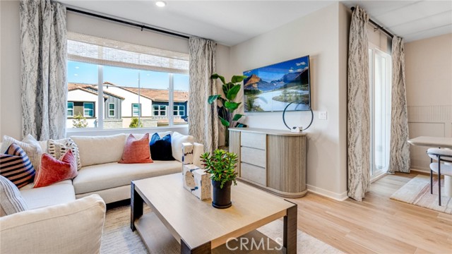Detail Gallery Image 5 of 22 For 2721 E Amberley Privado, Ontario,  CA 91762 - 2 Beds | 2/1 Baths