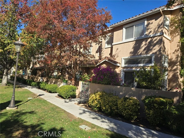 Detail Gallery Image 1 of 17 For 25709 Holiday Cir #E,  Stevenson Ranch,  CA 91381 - 3 Beds | 2/1 Baths