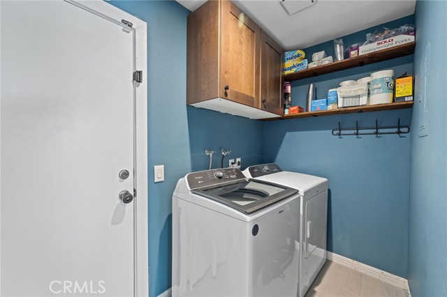 164 Stanford Court, Irvine CA: https://media.crmls.org/medias/132b469b-5844-478f-b632-f7e9925108c3.jpg