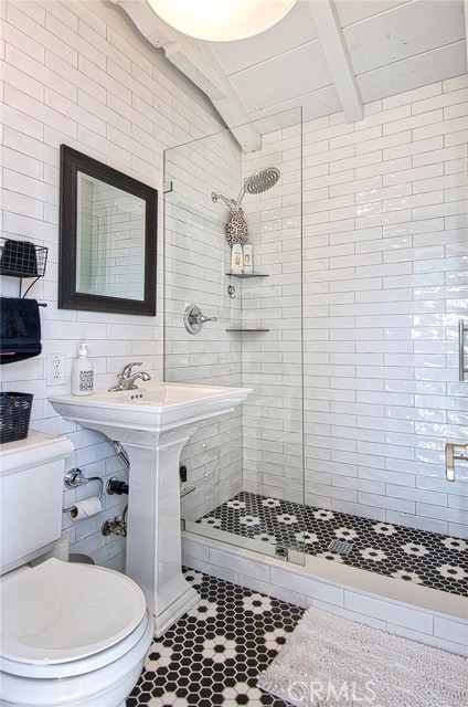 Detail Gallery Image 9 of 15 For 681 Seaview St #B,  Laguna Beach,  CA 92651 - 1 Beds | 1 Baths