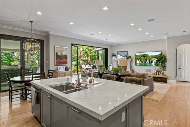 Detail Gallery Image 18 of 54 For 23 Boardwalk, Newport Beach,  CA 92660 - 6 Beds | 4/2 Baths