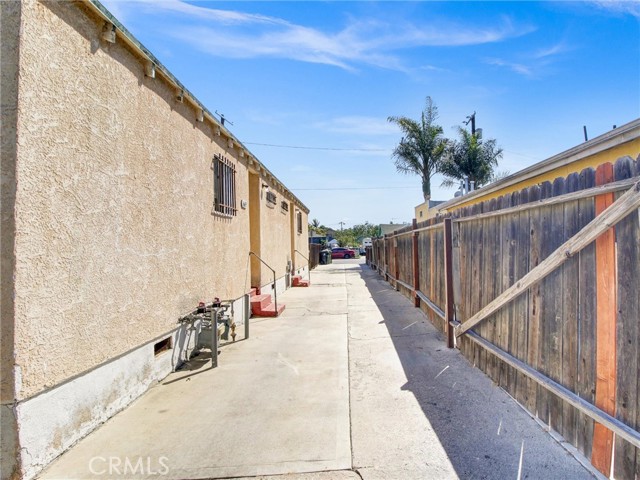 Detail Gallery Image 11 of 34 For 1667 E 111th, Los Angeles,  CA 90059 - 2 Beds | 2 Baths