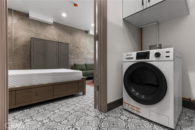 Detail Gallery Image 14 of 15 For 2211 1.2 Hyperion Ave #1/2,  Los Angeles,  CA 90027 - 0 Beds | 1 Baths