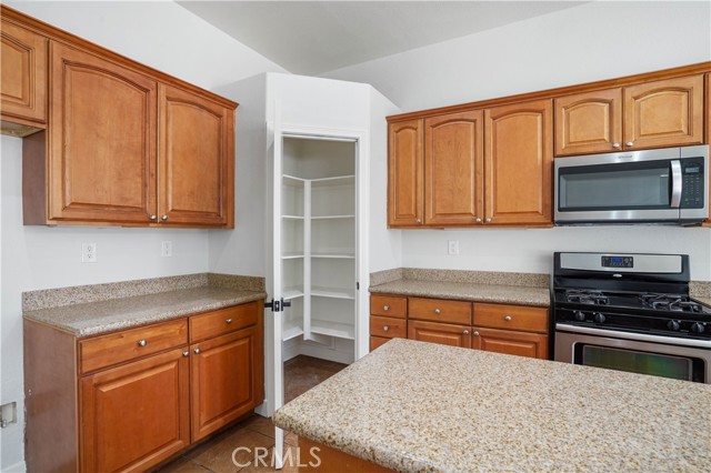 Detail Gallery Image 12 of 41 For 11559 Emmy Ct, Adelanto,  CA 92301 - 4 Beds | 2 Baths