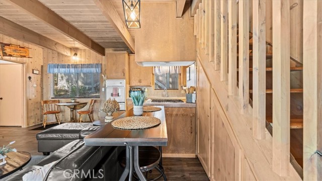 613 E Victoria Court, Lake Arrowhead, CA 92352