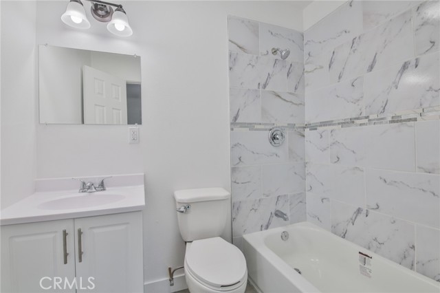 9218 Hooper Avenue, Los Angeles CA: https://media.crmls.org/medias/132f7fcb-332e-4846-8a11-2485c82a449f.jpg