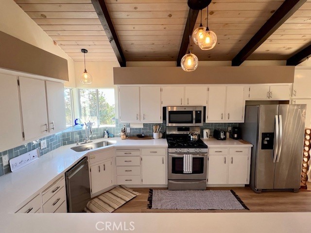 Detail Gallery Image 5 of 44 For 1950 Oxford Ave, Cambria,  CA 93428 - 3 Beds | 2 Baths