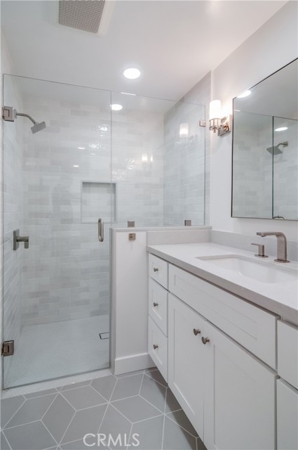 15562 Wild Cherry Circle, Huntington Beach CA: https://media.crmls.org/medias/133229c9-153b-4d99-904b-65ee83140a6a.jpg