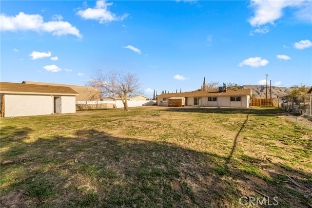 9164 Quincy Avenue, Hesperia CA: https://media.crmls.org/medias/1332a1a0-f046-4ffb-9e1f-dd4df01da057.jpg