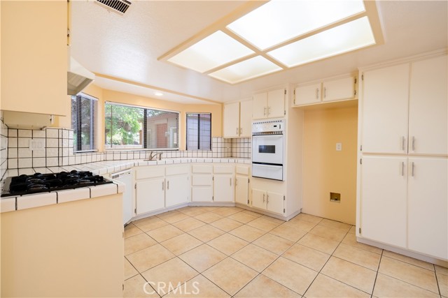 Detail Gallery Image 6 of 31 For 18625 Catalina Rd, Victorville,  CA 92395 - 3 Beds | 2 Baths