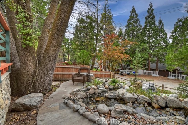 Detail Gallery Image 4 of 17 For 295 Sunset, Lake Arrowhead,  CA 92352 - 3 Beds | 2 Baths
