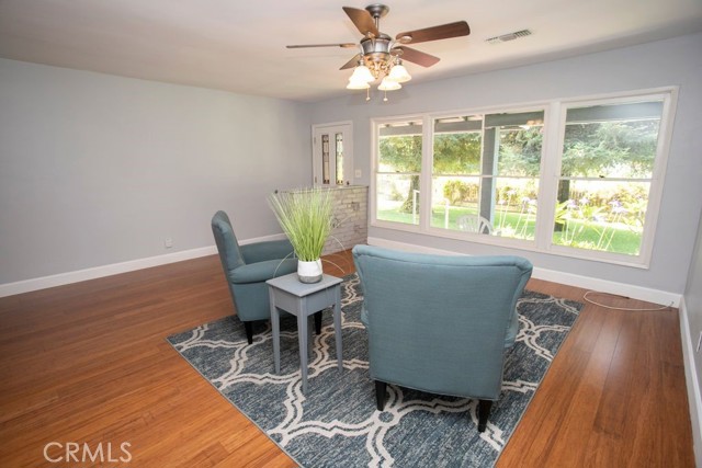 1019 W Milton Drive, Glendora CA: https://media.crmls.org/medias/1333bb0e-08af-41fe-847e-210d063b3f6f.jpg