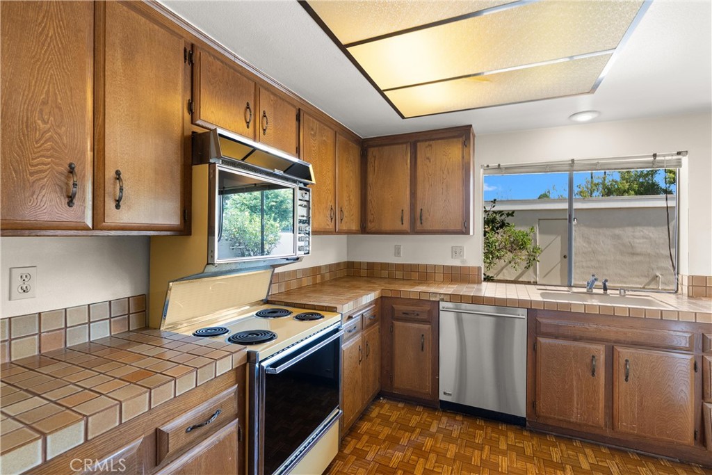 MLS #OC25219195 image #15