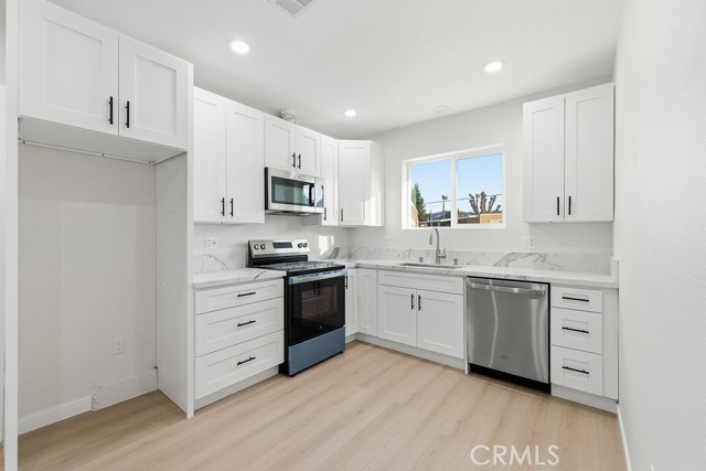 Detail Gallery Image 28 of 38 For 24305 Wabuska, Newhall,  CA 91321 - 6 Beds | 3 Baths