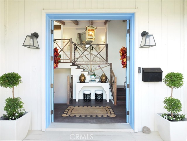 Detail Gallery Image 3 of 12 For 207 S Poinsettia Ave, Manhattan Beach,  CA 90266 - 4 Beds | 5 Baths