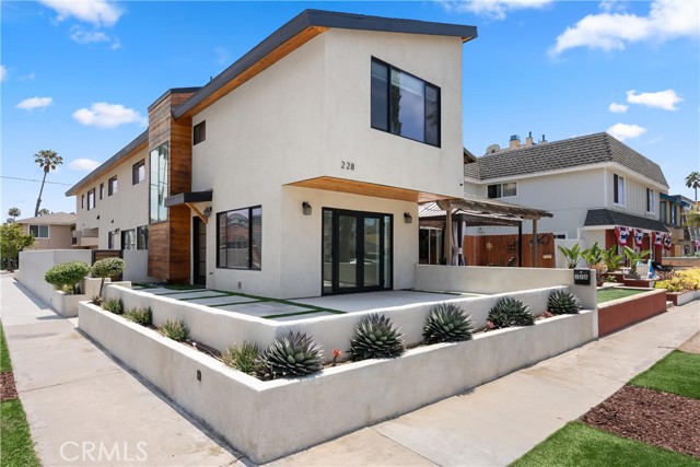 228 20th Street, Huntington Beach CA: https://media.crmls.org/medias/1336ba2f-ad62-4232-bd98-f8c3eccc1188.jpg