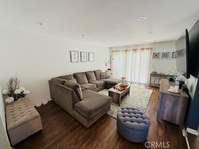 Detail Gallery Image 9 of 36 For 10068 Larwin Ave #2,  Chatsworth,  CA 91311 - 4 Beds | 3 Baths