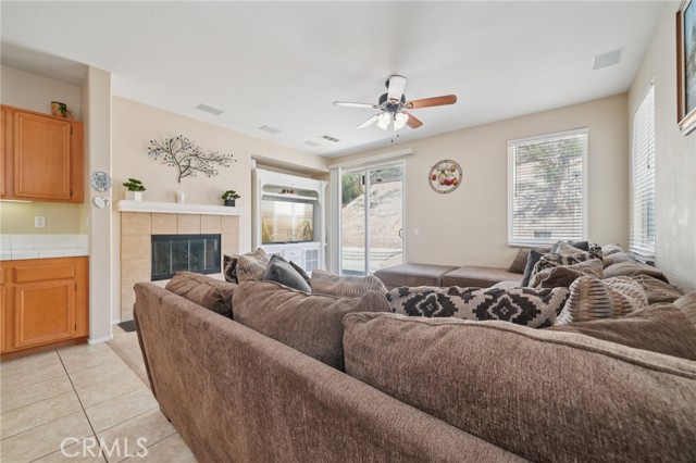 27872 Almont Way, Menifee CA: https://media.crmls.org/medias/13372f77-6edf-421f-ae01-1bb529c231c6.jpg