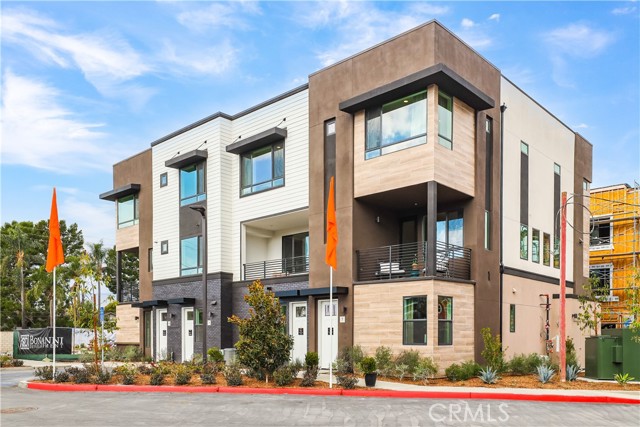 Detail Gallery Image 2 of 29 For 31 Bigsby Dr, Stanton,  CA 90680 - 3 Beds | 3 Baths