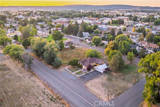206 E Mcdowell Avenue, Alturas CA: https://media.crmls.org/medias/13390179-77d0-482e-9b82-f1f67d202595.jpg