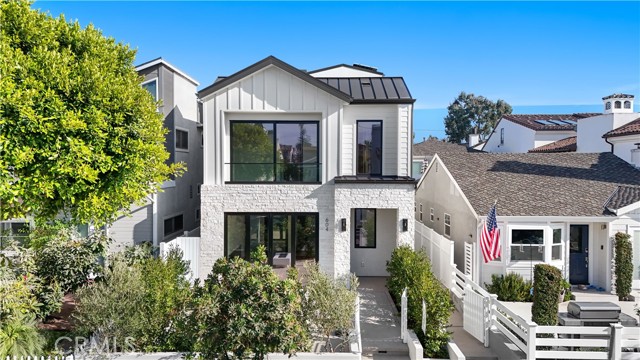 Detail Gallery Image 1 of 17 For 604 Narcissus Ave, Corona Del Mar,  CA 92625 - 3 Beds | 3/1 Baths