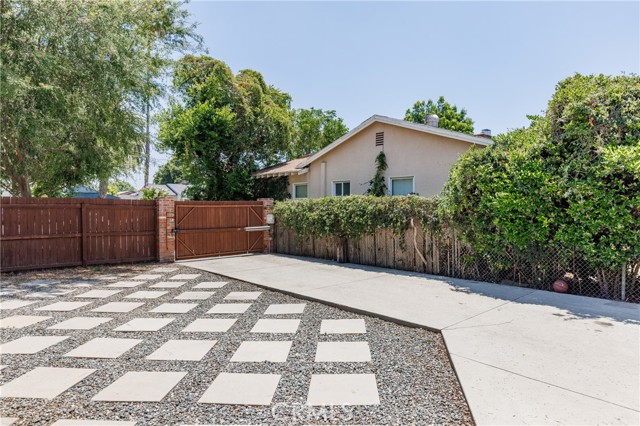 7441 Sylvia Avenue, Reseda CA: https://media.crmls.org/medias/133b075e-6fda-4161-9e85-f29b4eb771b6.jpg