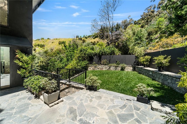 Detail Gallery Image 7 of 34 For 1782 Viewmont Dr, Los Angeles,  CA 90069 - 3 Beds | 4/1 Baths