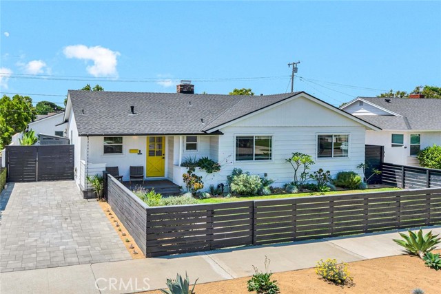 1402 E Rose Avenue, Orange CA: https://media.crmls.org/medias/133bac5b-c2b9-4174-b686-5b9a69695088.jpg