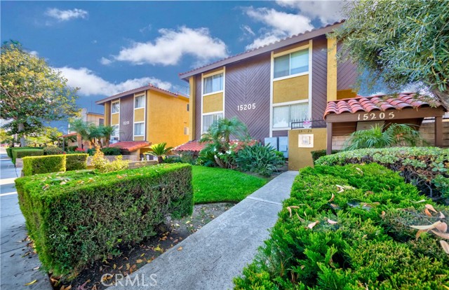 Detail Gallery Image 2 of 14 For 15205 S Budlong Ave #19,  Gardena,  CA 90247 - 2 Beds | 2/1 Baths