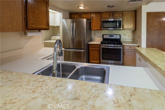 Detail Gallery Image 9 of 37 For 242 E Fern Ave #208,  Redlands,  CA 92373 - 2 Beds | 2 Baths