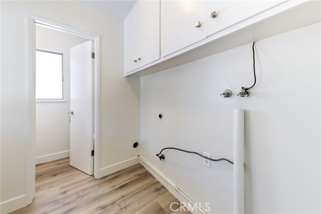 Detail Gallery Image 12 of 49 For 305 Robin Hood Ln, Costa Mesa,  CA 92627 - 5 Beds | 2/2 Baths