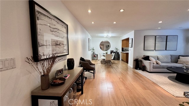 Detail Gallery Image 2 of 31 For 645 Westmount Dr #211,  West Hollywood,  CA 90069 - 1 Beds | 1 Baths