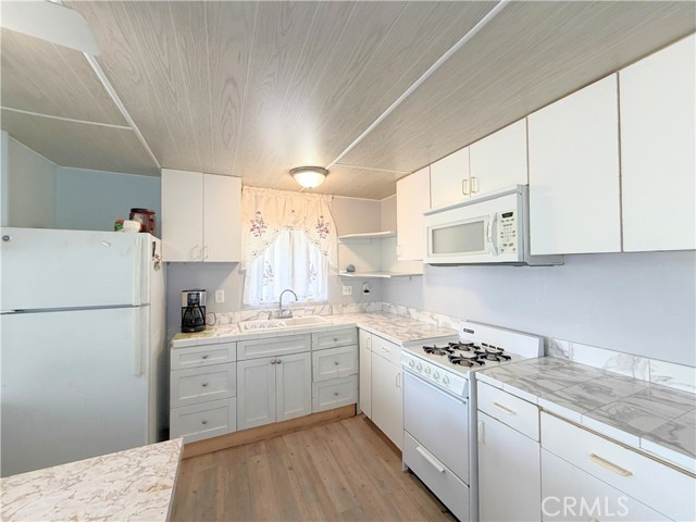 Detail Gallery Image 6 of 15 For 23701 Western Ave #152,  Torrance,  CA 90501 - 1 Beds | 1 Baths