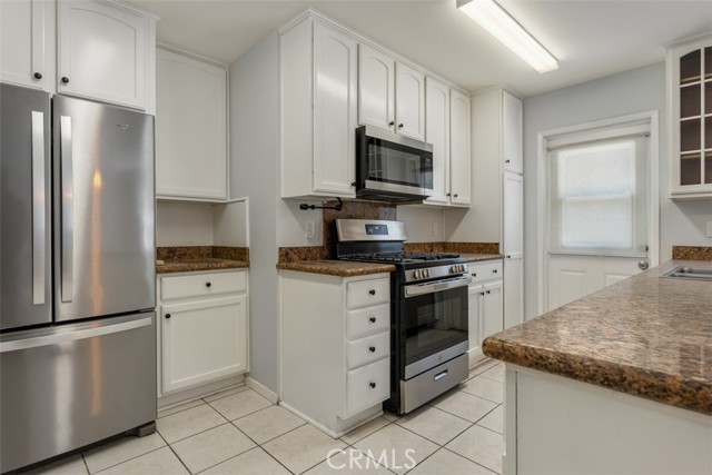 15251 Nottingham Lane, Huntington Beach CA: https://media.crmls.org/medias/133dc445-cd32-48bd-9e50-27951d1dc056.jpg