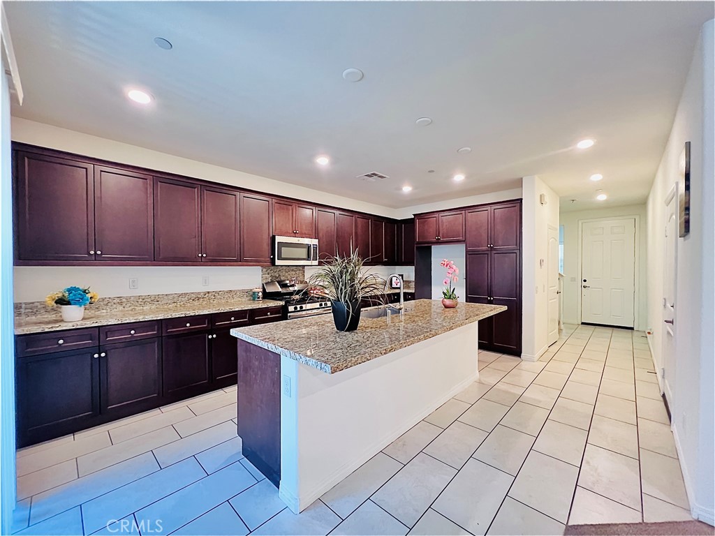 3172 E MOUNT RAINIER Drive