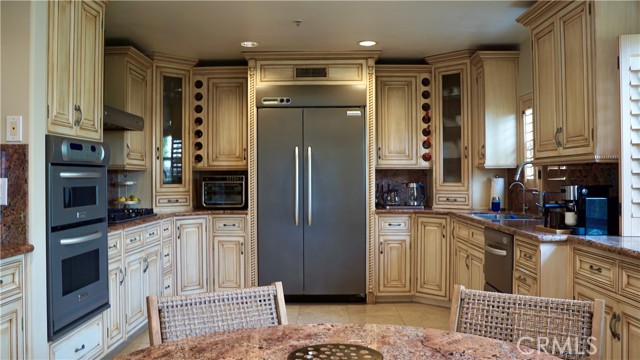 925 Sherlock Dr, Burbank CA: https://media.crmls.org/medias/133ef402-af8b-409d-85a8-7d98229d43e6.jpg