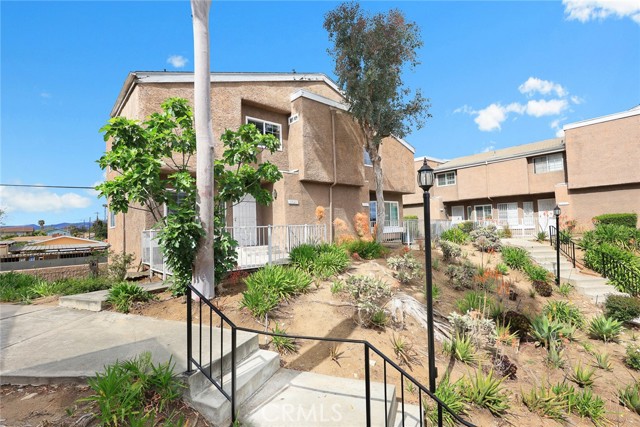 Detail Gallery Image 5 of 34 For 1569 W Jefferson Blvd,, Los Angeles,  CA 90018 - 3 Beds | 2/1 Baths