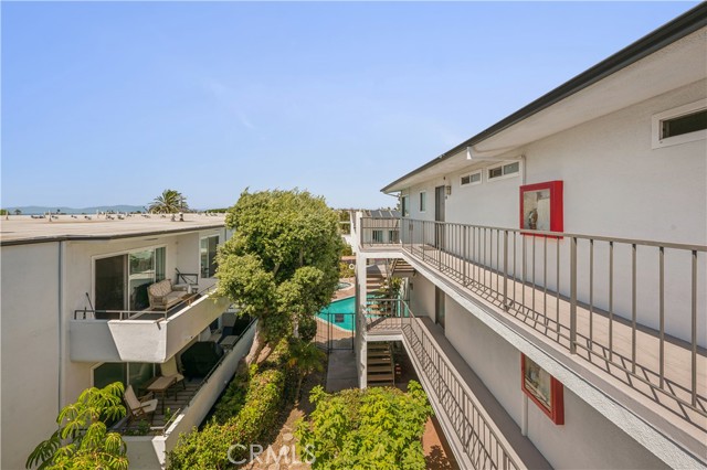 Detail Gallery Image 3 of 36 For 415 S Prospect Ave #203,  Redondo Beach,  CA 90277 - 2 Beds | 2 Baths