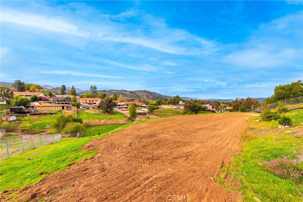 https://media.crmls.org/medias/133fe2f0-b048-444f-860e-84200272f34c.jpg?preset=X-Large
