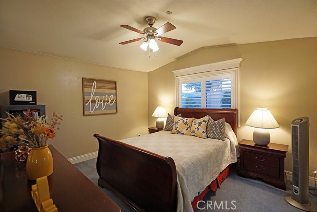 328 Manzanita Court, Ontario CA: https://media.crmls.org/medias/13402184-c3bf-4bc6-8e30-0f4caf67b48c.jpg